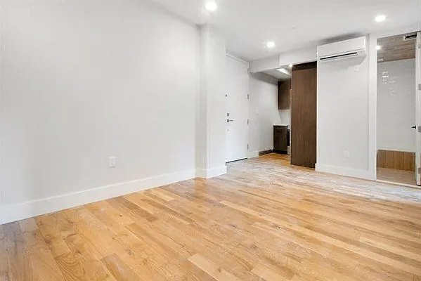 Rented by EXR | media 27