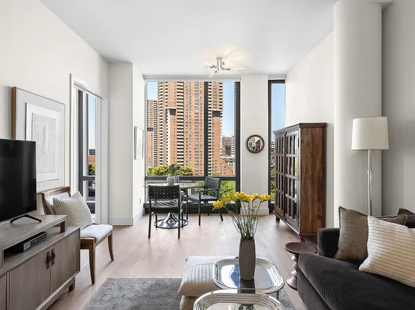 101 Warren St APT 1050, New York, NY 10007