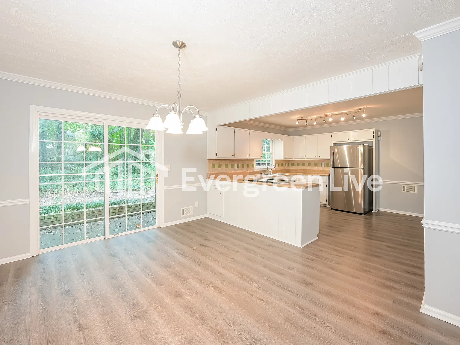 3 bed, 3.0 bath, 1908 sqft, $1,795 — Photo 4
