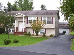 445 E North St, Somonauk, IL 60552