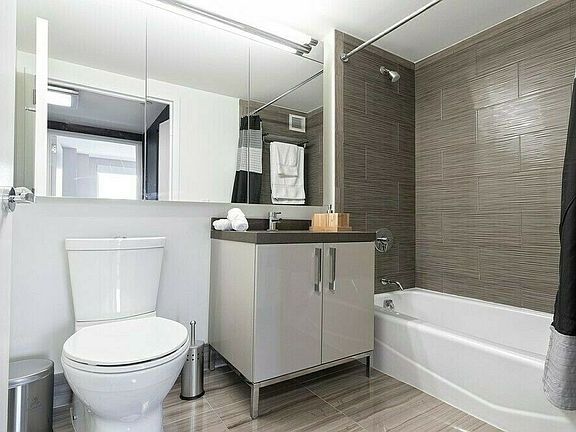 4th image of 450 W 42nd St APT 37K
