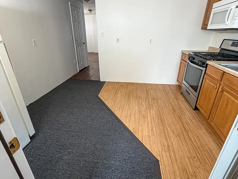 51 Grand Ave #6 — Photo 4