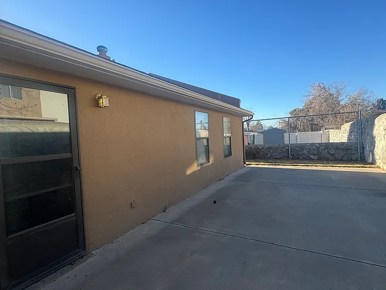 1214 N Willow St — Photo 7