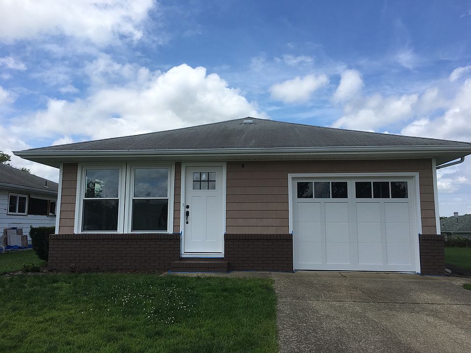 Craftsman front and garage