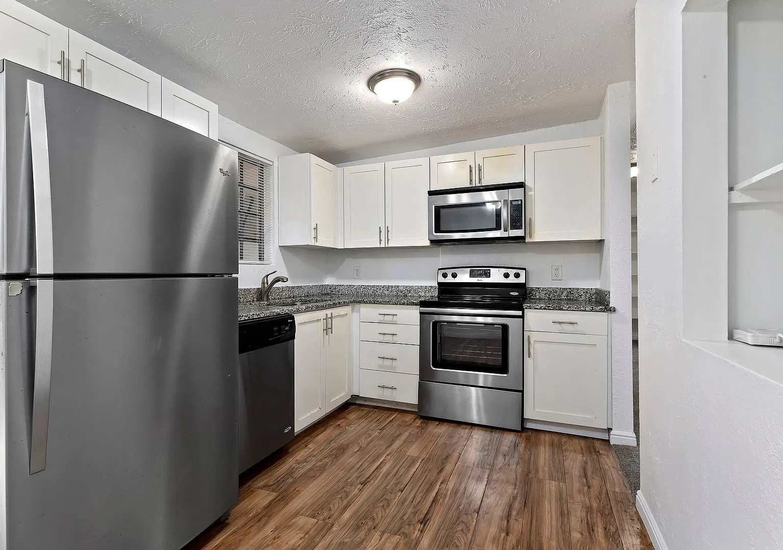 No Leasing Fee + $300 Off First Month's Rent! Updated 6 Bedroom Home Is A Must See!! — Photo 4