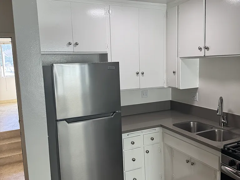 948 11th St #5-D — Photo 3