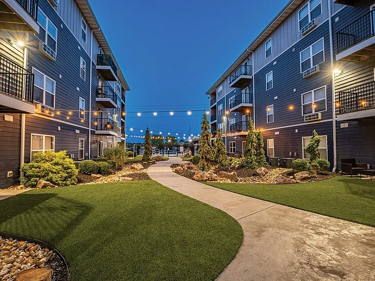 The Falcon of Southern Hills Apartments — Photo 13