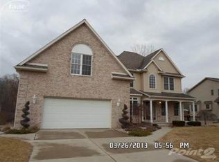 2120 Walnut Creek Dr, Flint, MI 48532