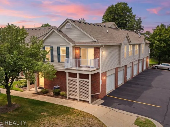44075 Elm Dr, Sterling Heights, MI 48313