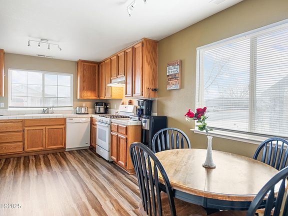 5th image of 267 Wildwood St
