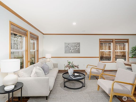 4th image of 261 Blaine Drive SE