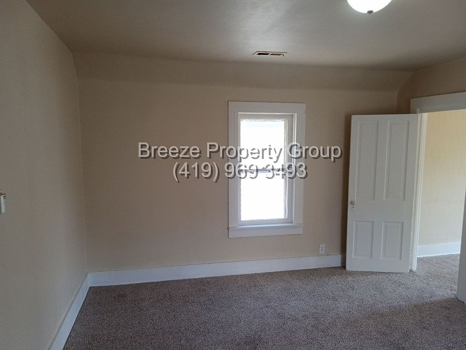 1st image of 135 Everett St #Up
