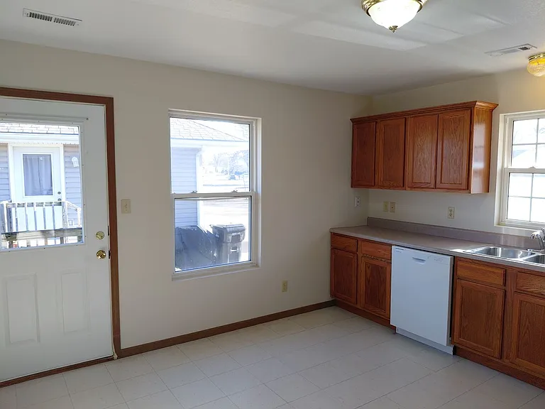 110 Sage St — Photo 2