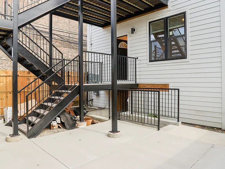 2342 N Lawndale Ave #B — Photo 17