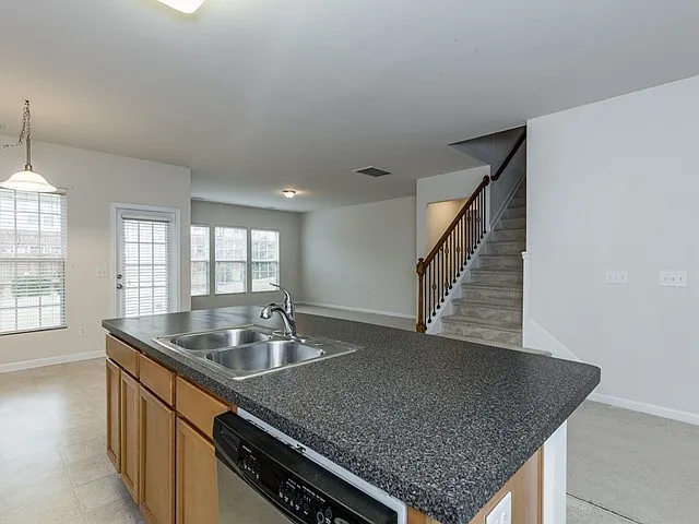 416 Charleville Ct — Photo 9