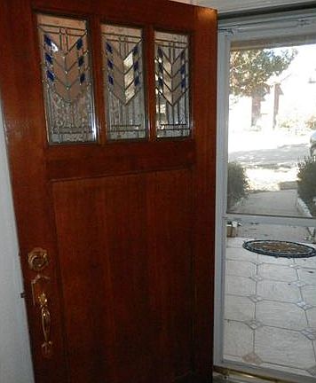 CRAFTSMAN SOLID WOOD DOOR WITH BEAUTIFUL STAINED GLASS DETAI