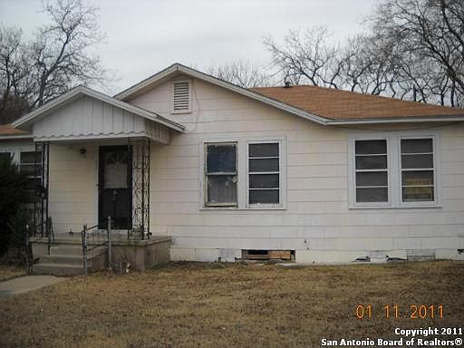 1st image of 305 W MARIPOSA