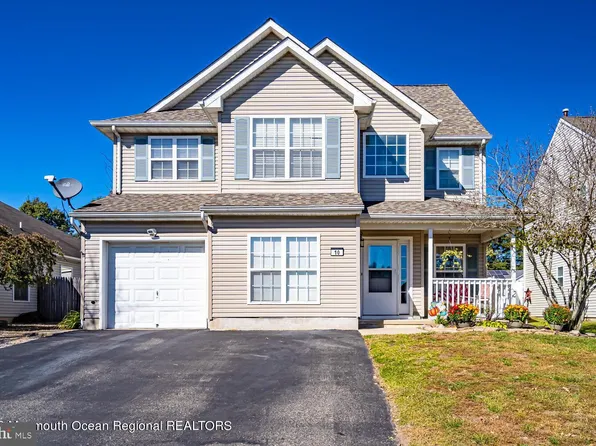 10 Dolphin Cir W, Bayville, NJ 08721
