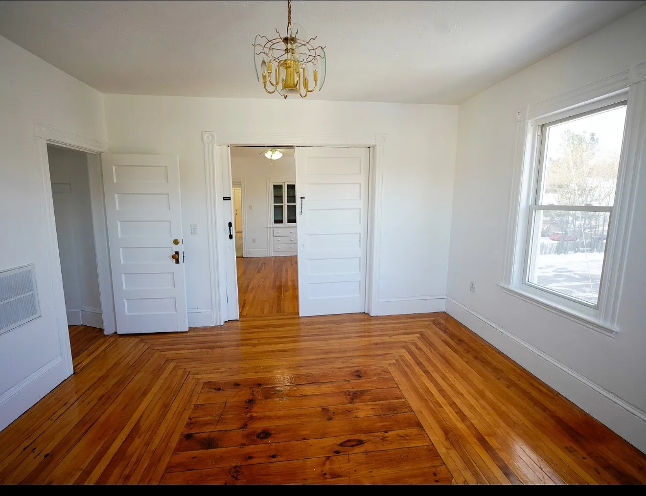 3 bed, 950 sqft, $1,000 — Photo 1