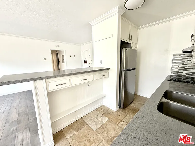 250 Linden Ave #201 — Photo 10