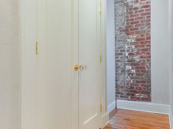 3rd image of 1 Laurel Pl