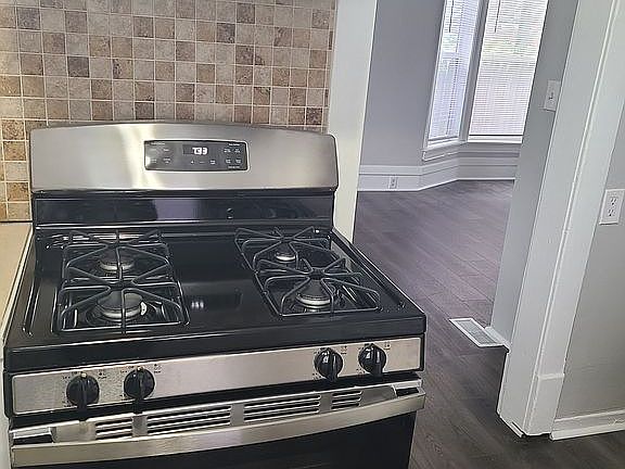 4th image of 6 Fuller Ave SE