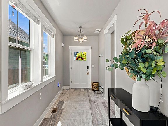 4th image of 2736 NW Ordway Ave
