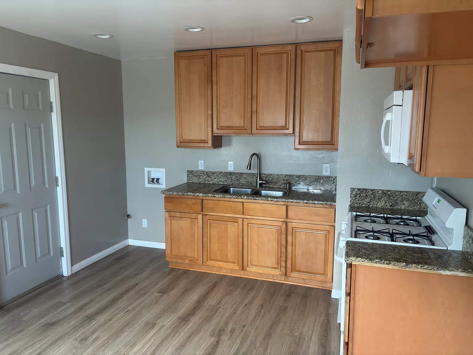 2 bed, 912 sqft, $1,700 — Photo 4