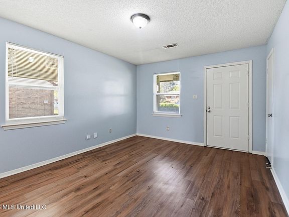 3rd image of 6460 Yorkshire Rd