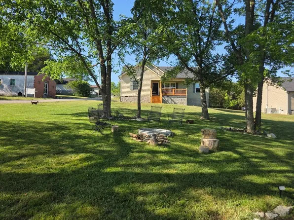 112 Fairview Ave, Cornersville, TN 37047