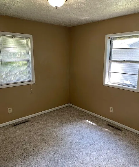 2451 S Meadowbrook Ave — Photo 10