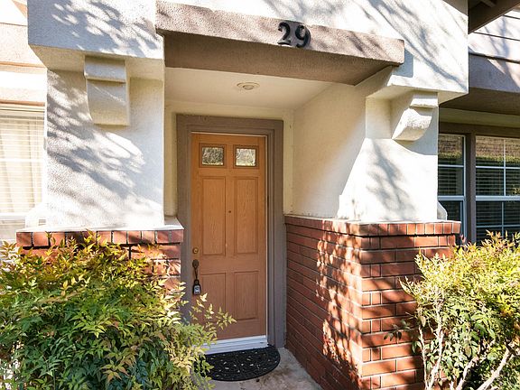 3rd image of 29 Greenmeadow Dr