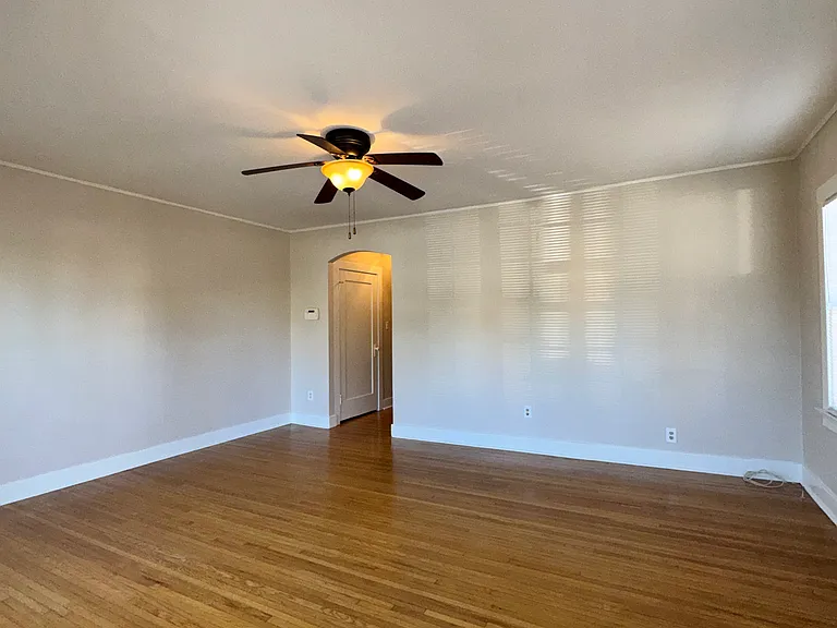 2101 Hillcrest Dr — Photo 4