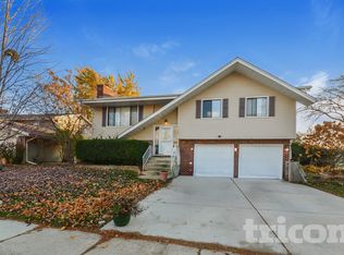 1130 Pinehurst Ln, Schaumburg, IL 60193