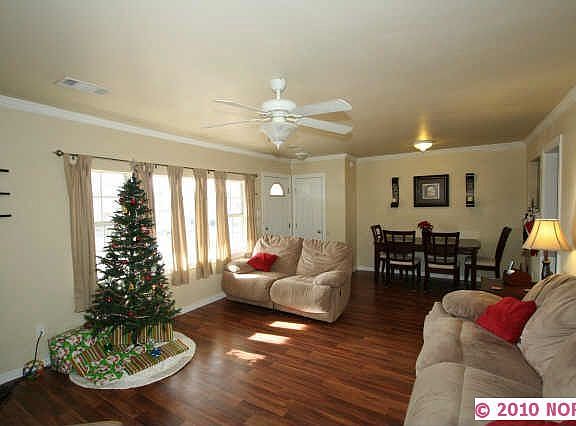 3rd image of 205 W Davis Ave
