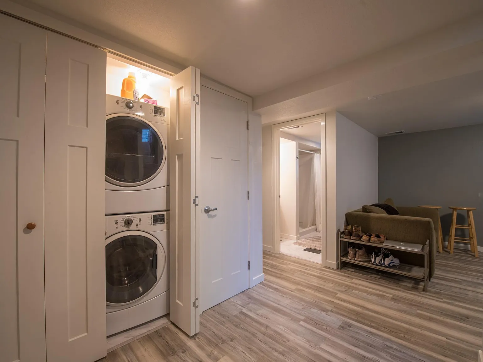 702 W Myrtle St — Photo 2