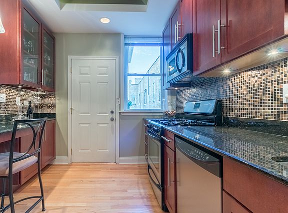 5th image of 6912 N Lakewood Ave APT 3E