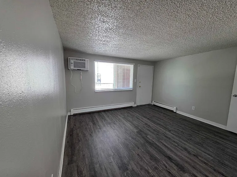 Sunstone Apartments — Photo 16