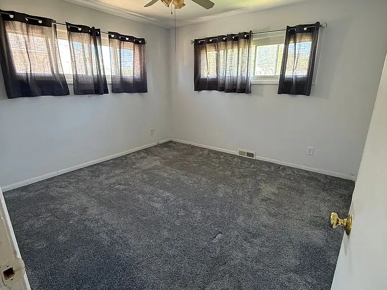 6840 Middlebrook Blvd — Photo 2