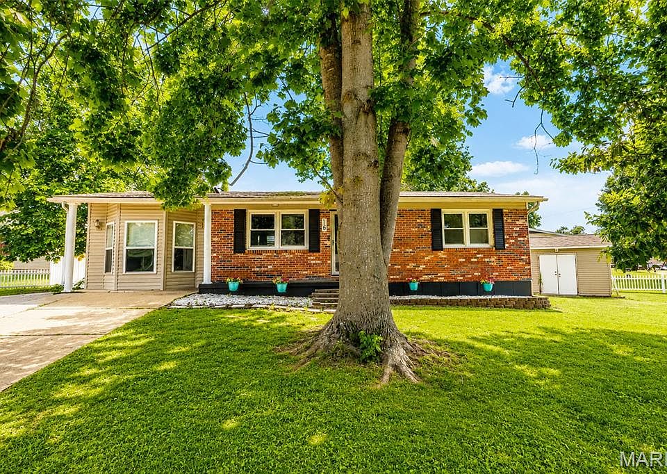 1st image of 16 Hillcrest Dr