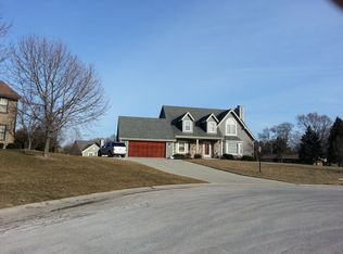 14325 W Meadowshire Ct, New Berlin, WI 53151