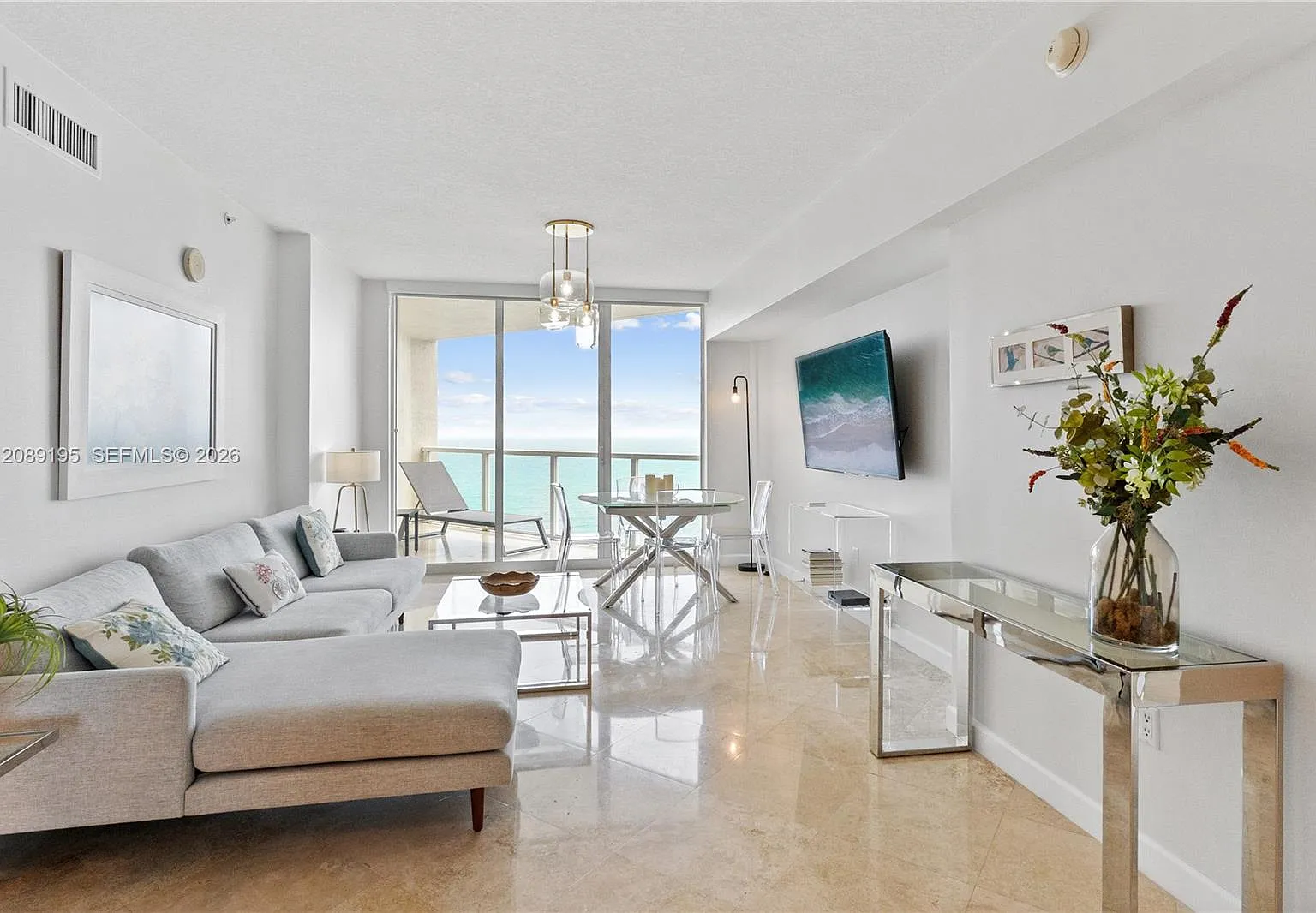 La Perla Condo — Photo 2