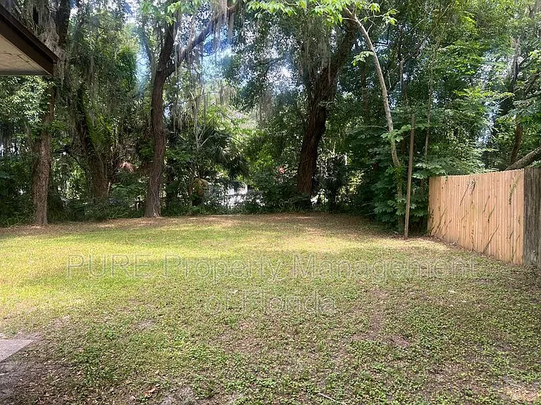 1135 NE 9th Ave — Photo 30