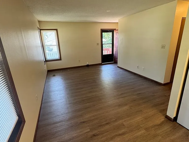 315 E Rose Avenue — Photo 2