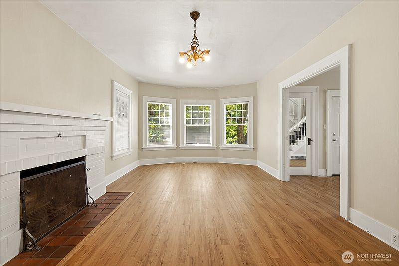 4th image of 5262 15th Avenue NE