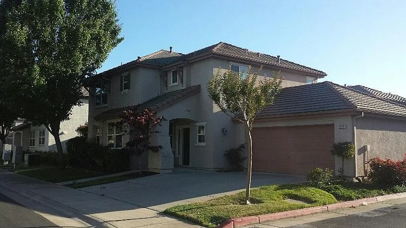 4 bed, 2.5 bath, 1900 sqft, $3,395 — Photo 2
