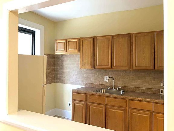 4th image of 1010 President St APT 2M