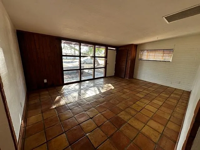 500 W 17th St #1 — Photo 3