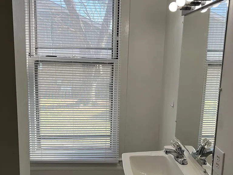 55 W Washington St — Photo 10
