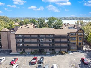 450 N Main St APT S302b, Wauconda, IL 60084
